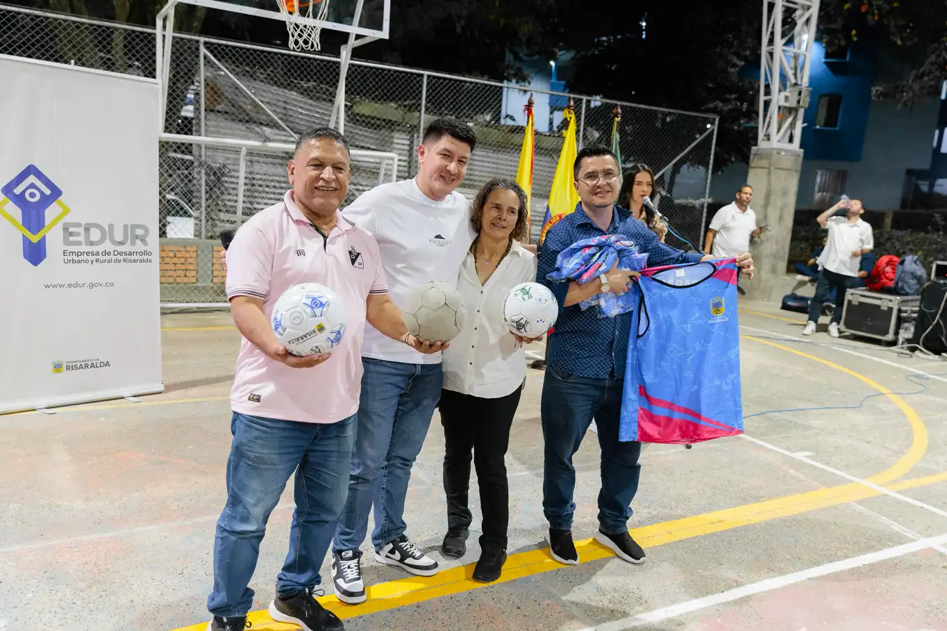 Gobernación de Risaralda entrega cubiertas deportivas en Altavista y Gamma III