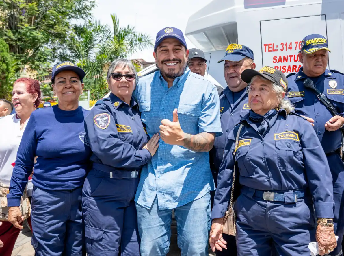 Entre sirenas y aplausos, el municipio de Santuario recibió una ambulancia que salvará vidas