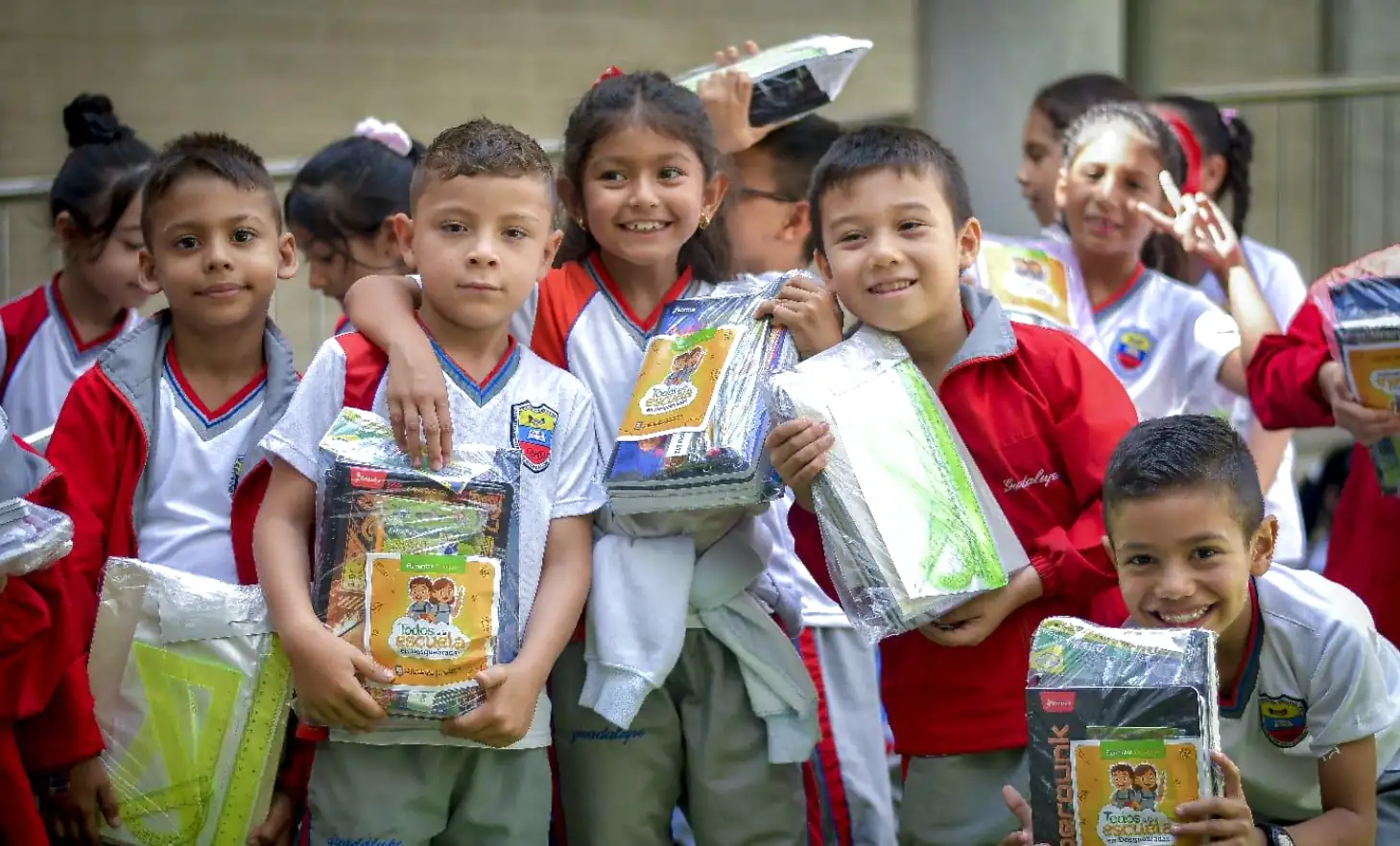 Con más de 20.000 kits, el alcalde Roberto Jiménez transformó el proceso educativo en Dosquebradas