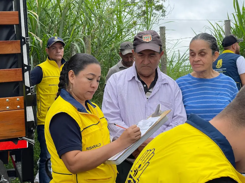 Gobernación entregó ayudas a familias afectadas por vendaval en zona rural de Santa Rosa de Cabal