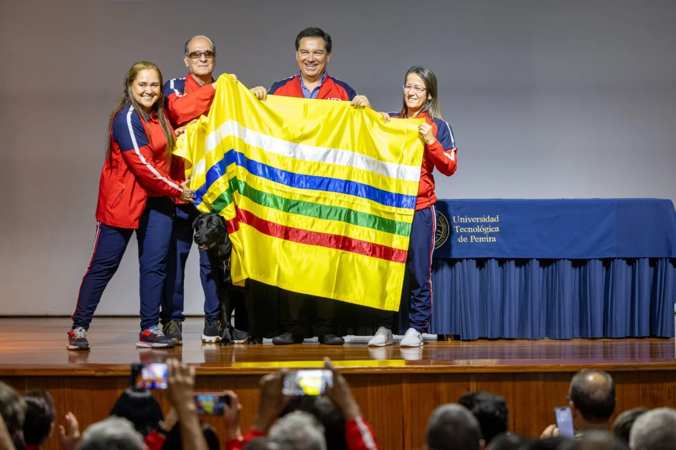 La UTP entrega bandera institucional a su delegación para los V Juegos Nacionales ASCUN DAF