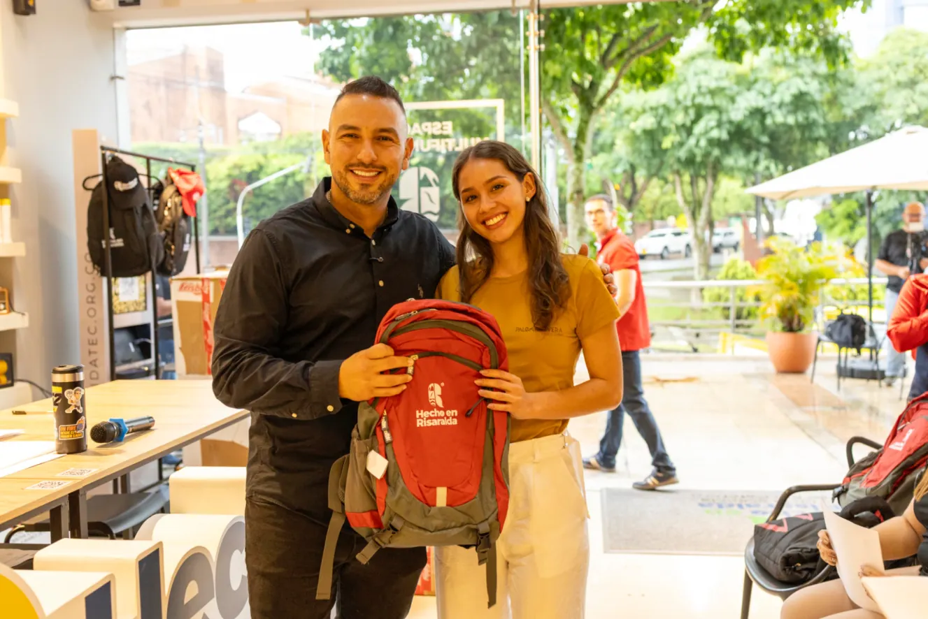 Inicia la primera misión internacional de Hecho en Risaralda en Atenas, Grecia