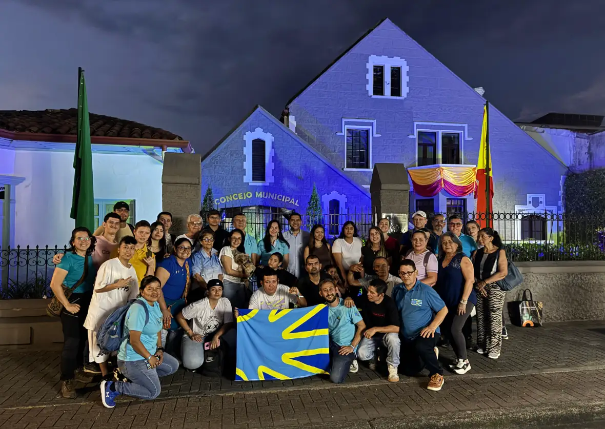 Pereira se viste de azul para celebrar la Semana de la Persona Sorda