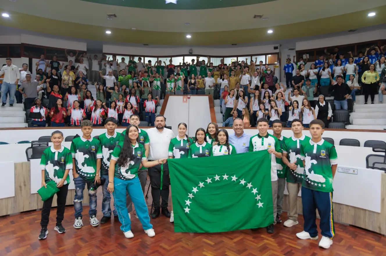 Gobernación de Risaralda les entregó la bandera a deportistas que asistirán a la final regional intercolegiada