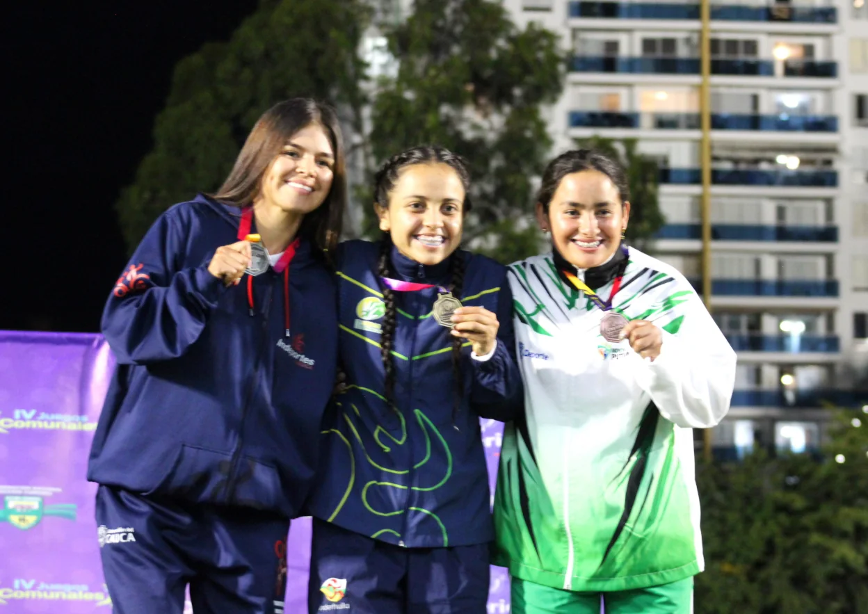 El atletismo abrió el medallero general de los IV Juegos Comunales en Bucaramanga