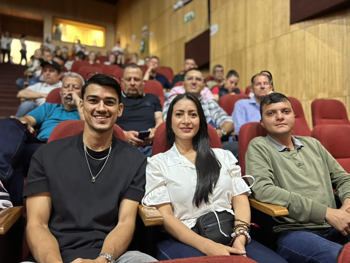 Pereira avanza en la discusión sobre el uso de drones para la agricultura