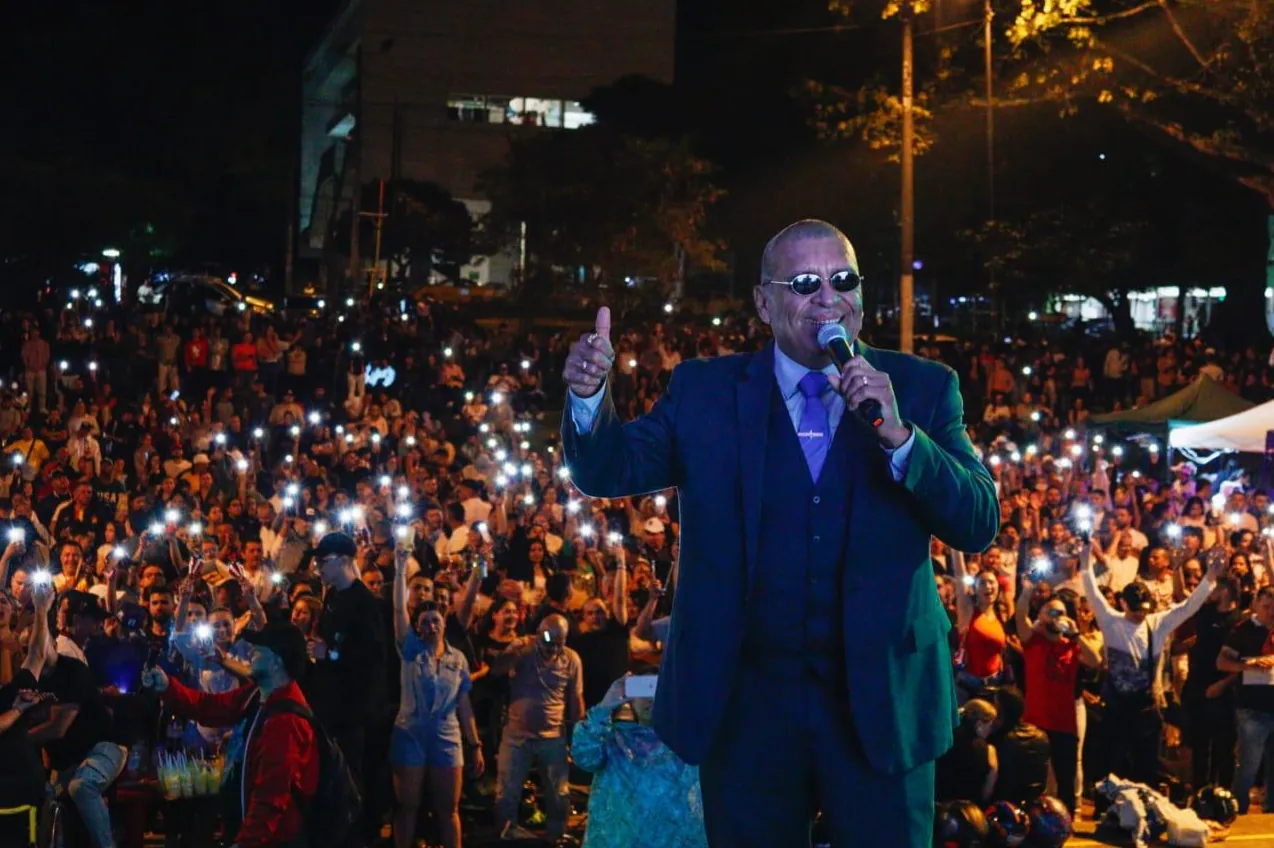 En una pista de baile a cielo abierto se convirtió el Parque Olaya