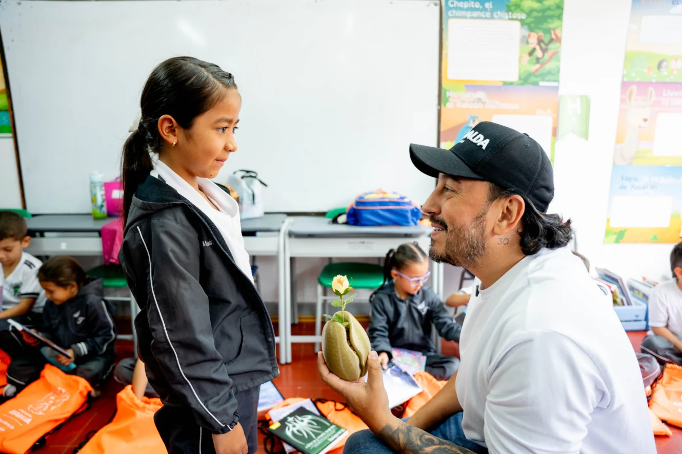Más de tres mil estudiantes de Apía y Santuario recibieron de la Gobernación su kit escolar