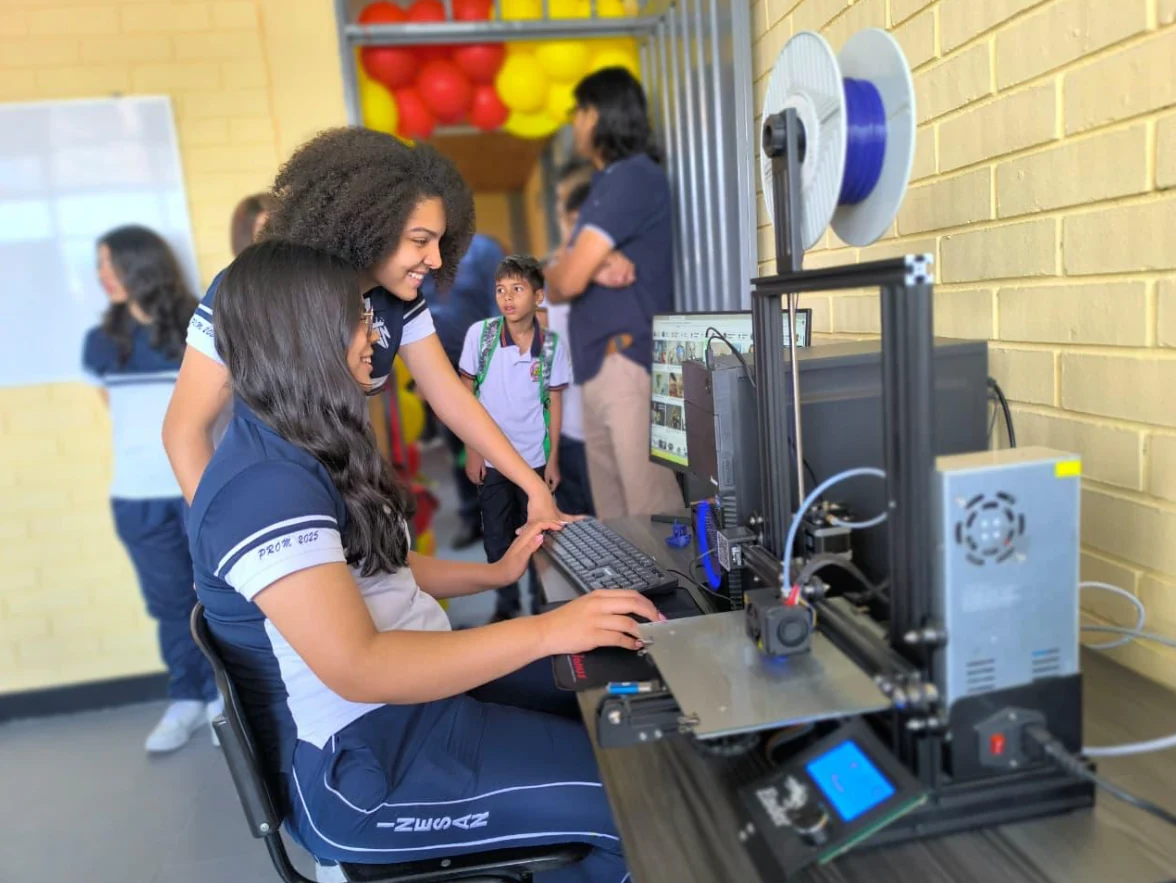 Alcaldía de Pereira entregó una moderna aula Steam a los estudiantes de San Nicolás
