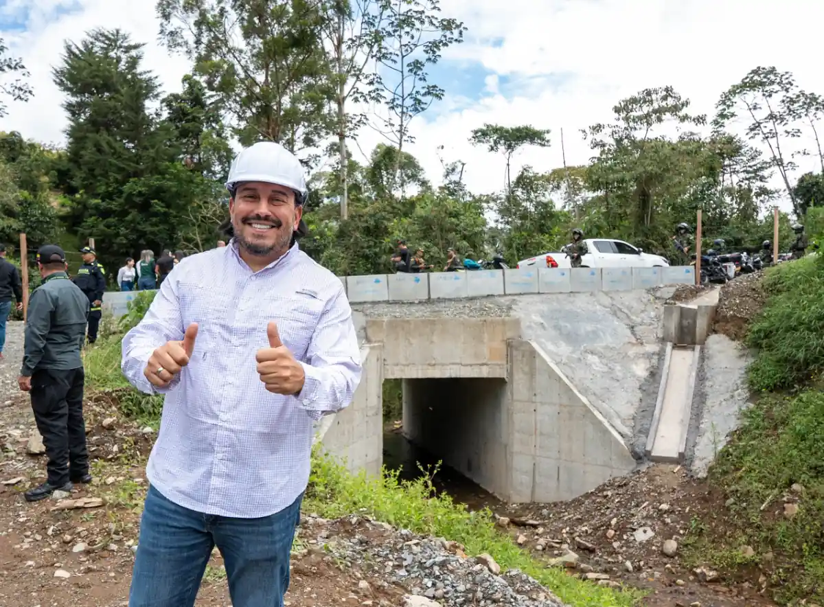 Gobernador Juan Diego Patiño entregó más de $2.500 millones en obras viales para Quinchía