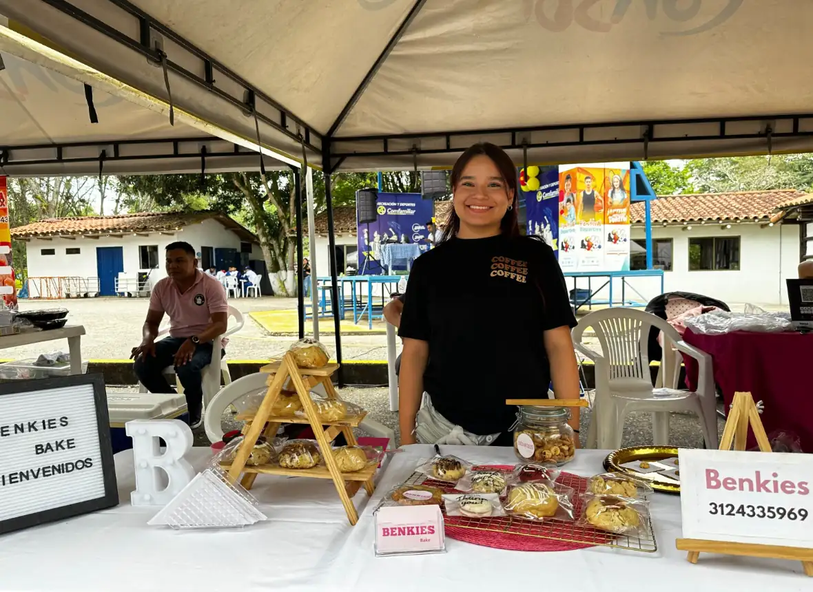 Emprendedores de los CAFEs promovieron sus productos en la Cosecha del Eje, Canasta de Paz en Consotá