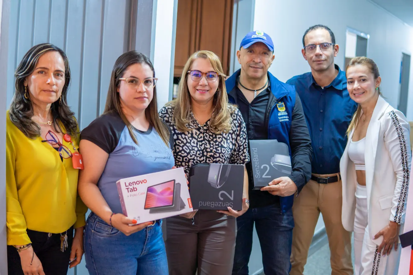 Gobernación fortalece la inclusión en Pereira con 361 tabletas y dispositivos especializados