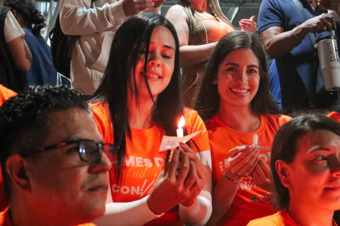 Con ceremonia de la luz y un homenaje a los héroes que salvan vidas, inició el mes de la salud mental en Risaralda