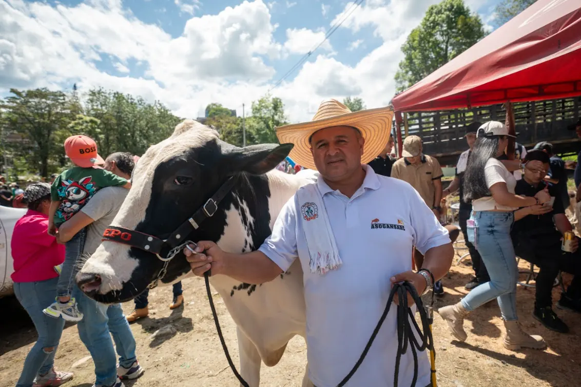 Campesinos santarrosanos celebran la reapertura de la Plaza de Ferias, espacio comercial y cultural
