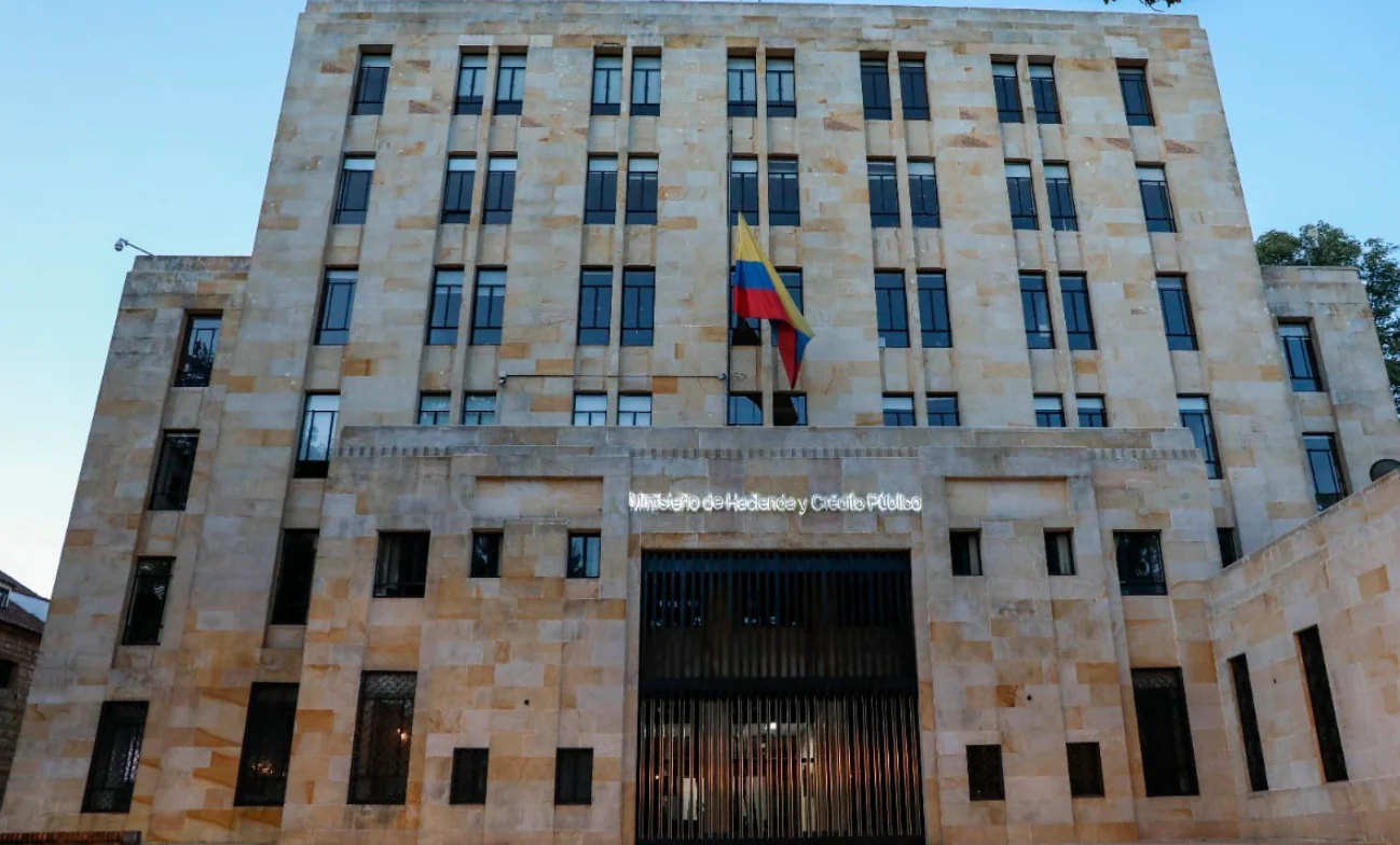 MinHacienda realizó histórico canje de deuda por $43,4 billones y redujo deuda pública local en $8 billones