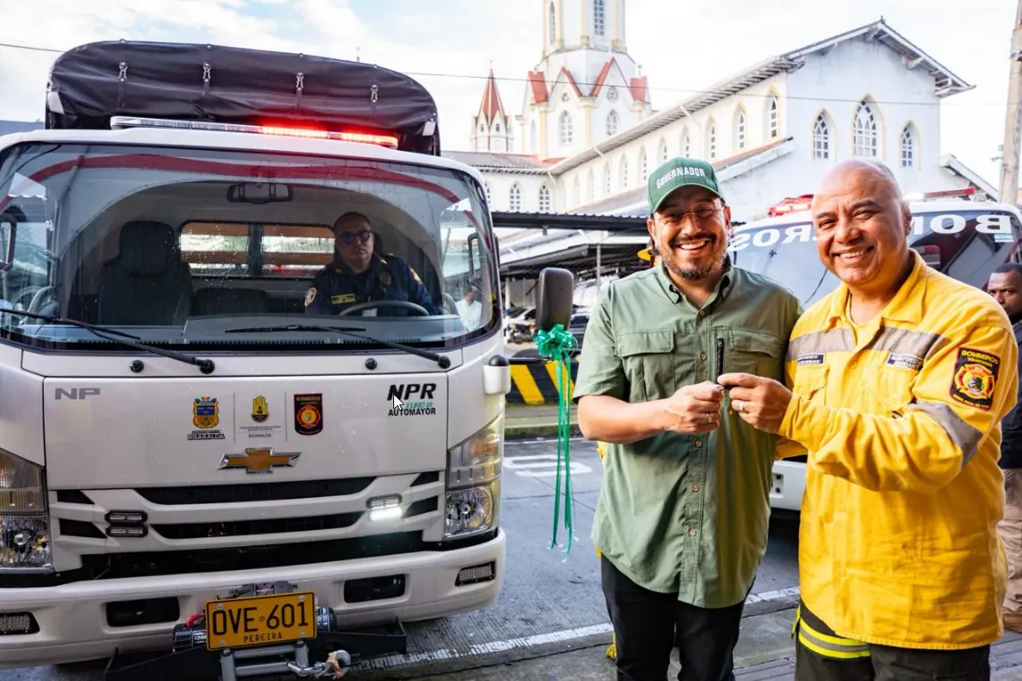 El Gobernador les cumplió el sueño a los bomberos forestales de Risaralda