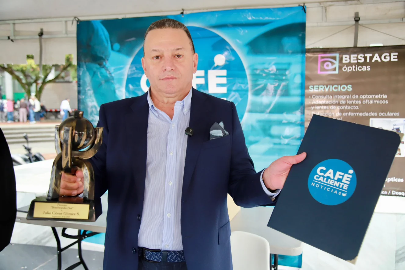 Julio César Gómez Salazar recibe el “Premio Sembrando Paz” por su legado ambiental en Risaralda