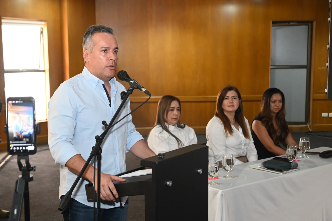 “El gran hallazgo de la Contraloría es que no hay hallazgos”: afirmó el Alcalde Mauricio Salazar con relación a la modernización del alumbrado público