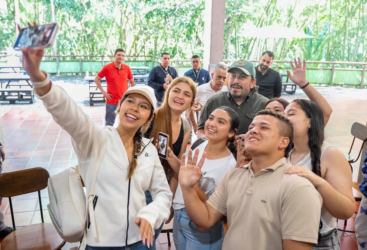 Juan Diego Patiño inspira a los jóvenes de Risaralda con su presencia en el programa ‘Futuros Dirigentes’