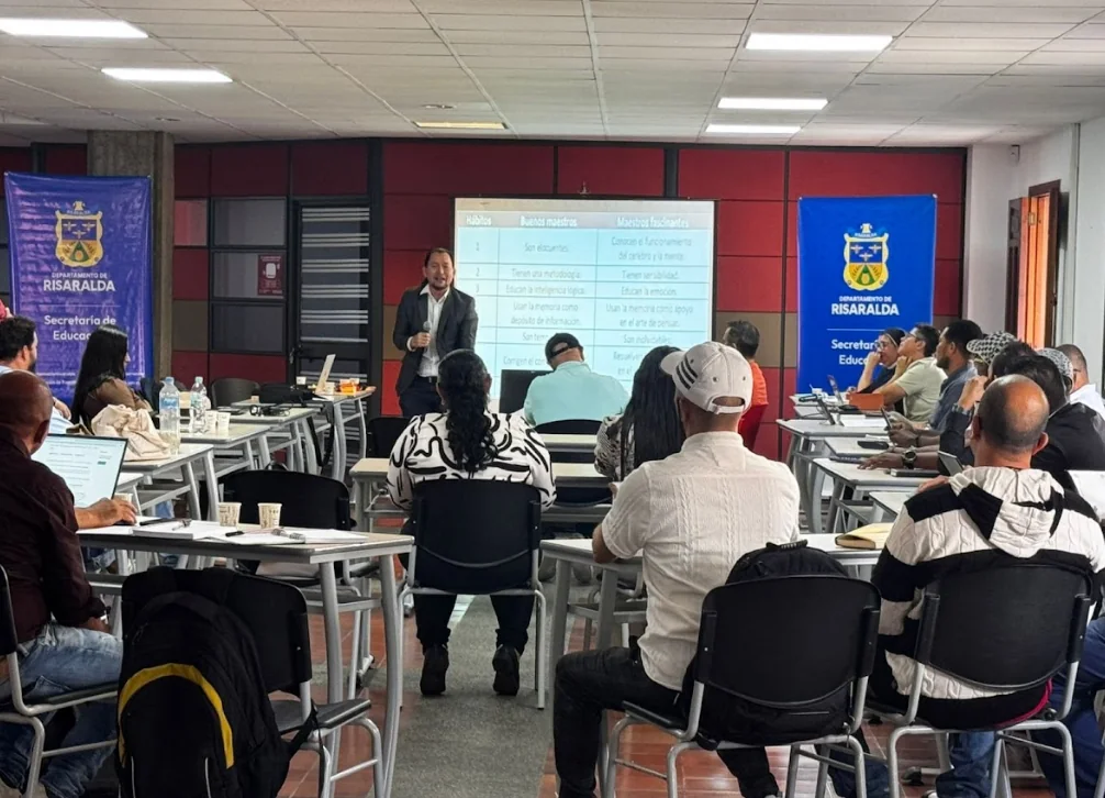 Coordinadores educativos fortalecen capacidades para la actualización y alineación del PEI en Risaralda