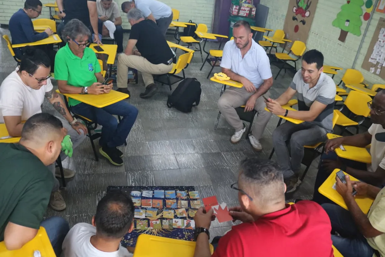 Alcaldía de Pereira fortalece la educación física con capacitación en «gamificación» en la IE Deogracias Cardona