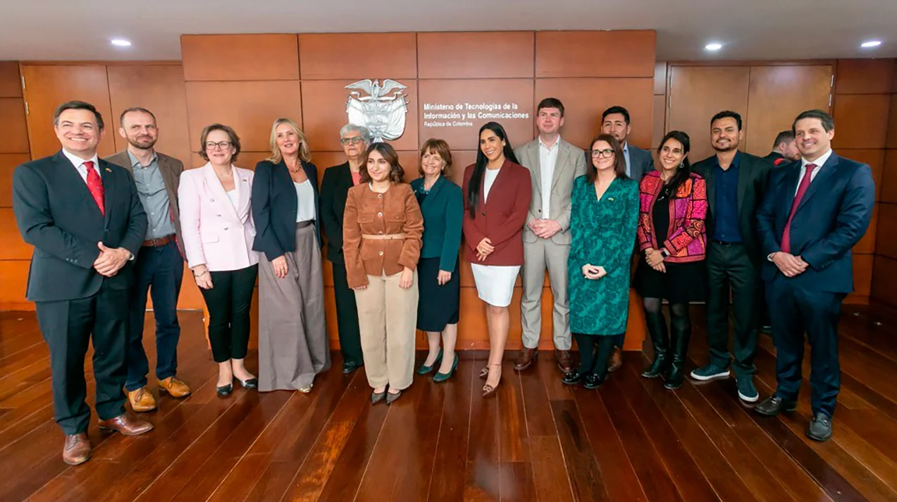 Parlamentarios británicos resaltan avances en aulas rurales impulsadas por ‘Colombia Programa’ del Ministerio TIC