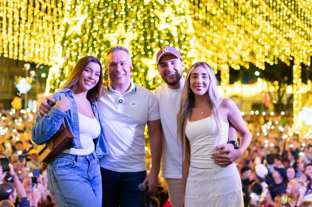 «EN FOTOS»: PEREIRA, LA PRIMERA CIUDAD EN ENCENDER LA NAVIDAD EN COLOMBIA