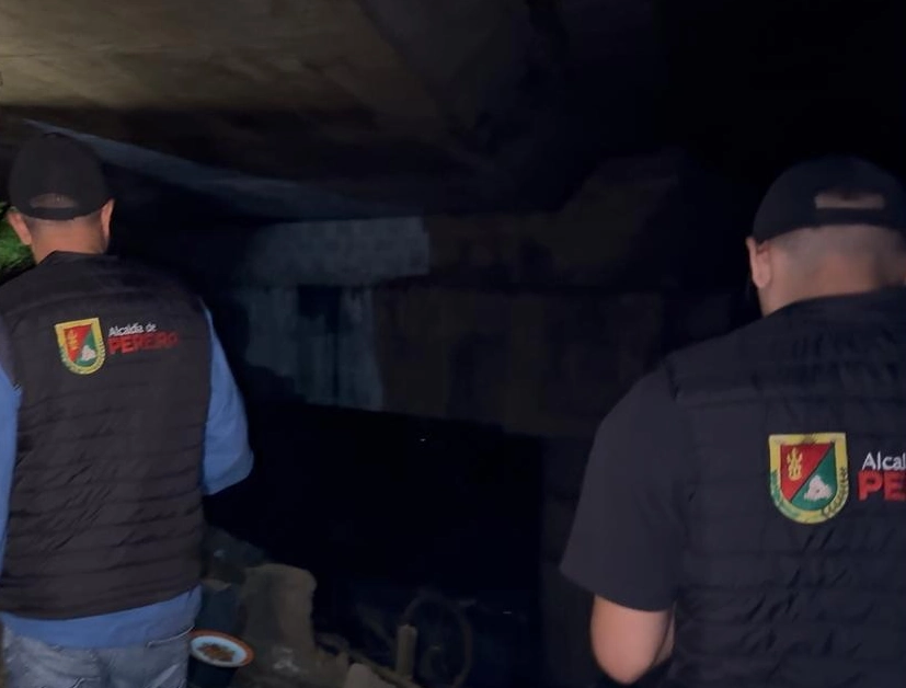 Autoridades de Pereira desmantelan cambuches debajo de puentes, donde delincuentes almacenaban documentos y objetos hurtados