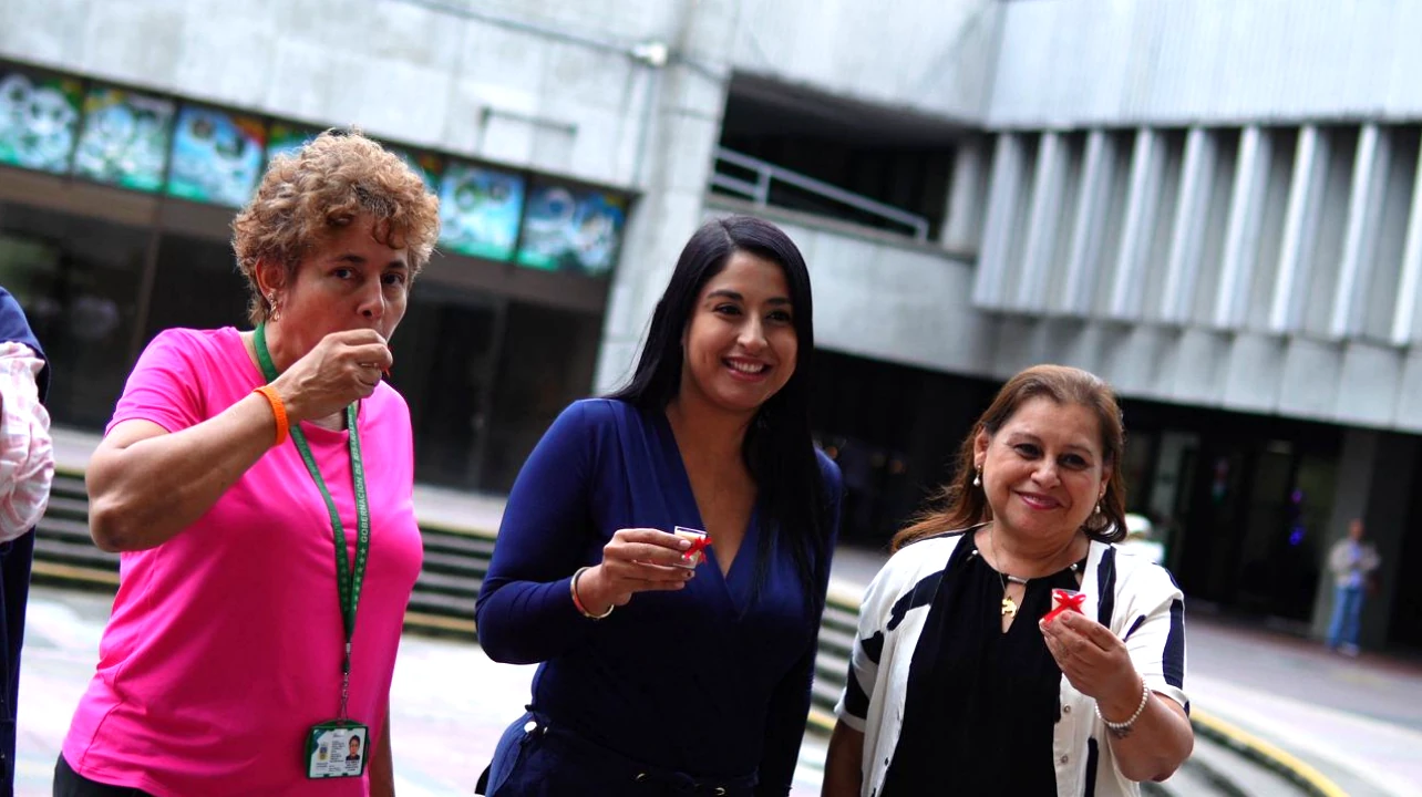 Migrantes y retornados protagonizaron feria de emprendimiento y exposición fotográfica