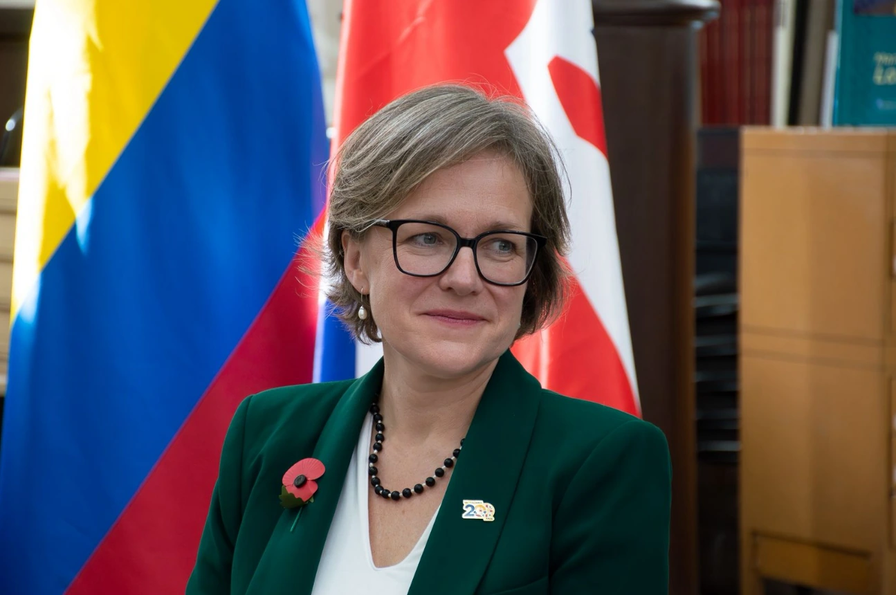 “El contacto y elemento humano de la diplomacia persistirán ante los avances tecnológicos y cambios venideros”: director del British College of Diplomacy