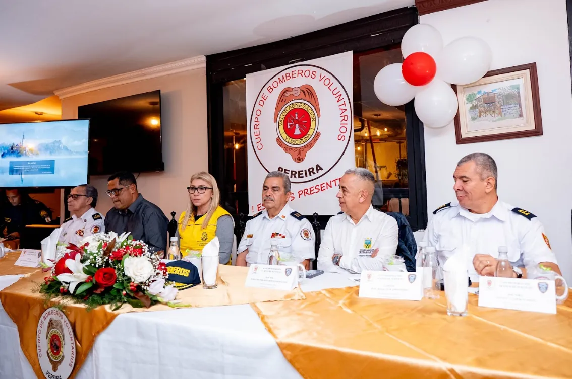 Con la entrega de una unidad de rescate, Gobernación celebra los 64 años de los bomberos voluntarios de Pereira