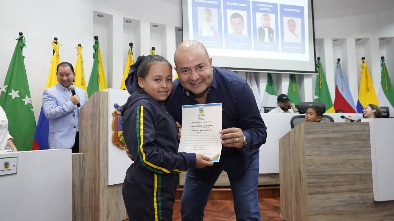 Niños risaraldenses fueron exaltados por su excelencia académica en la Asamblea