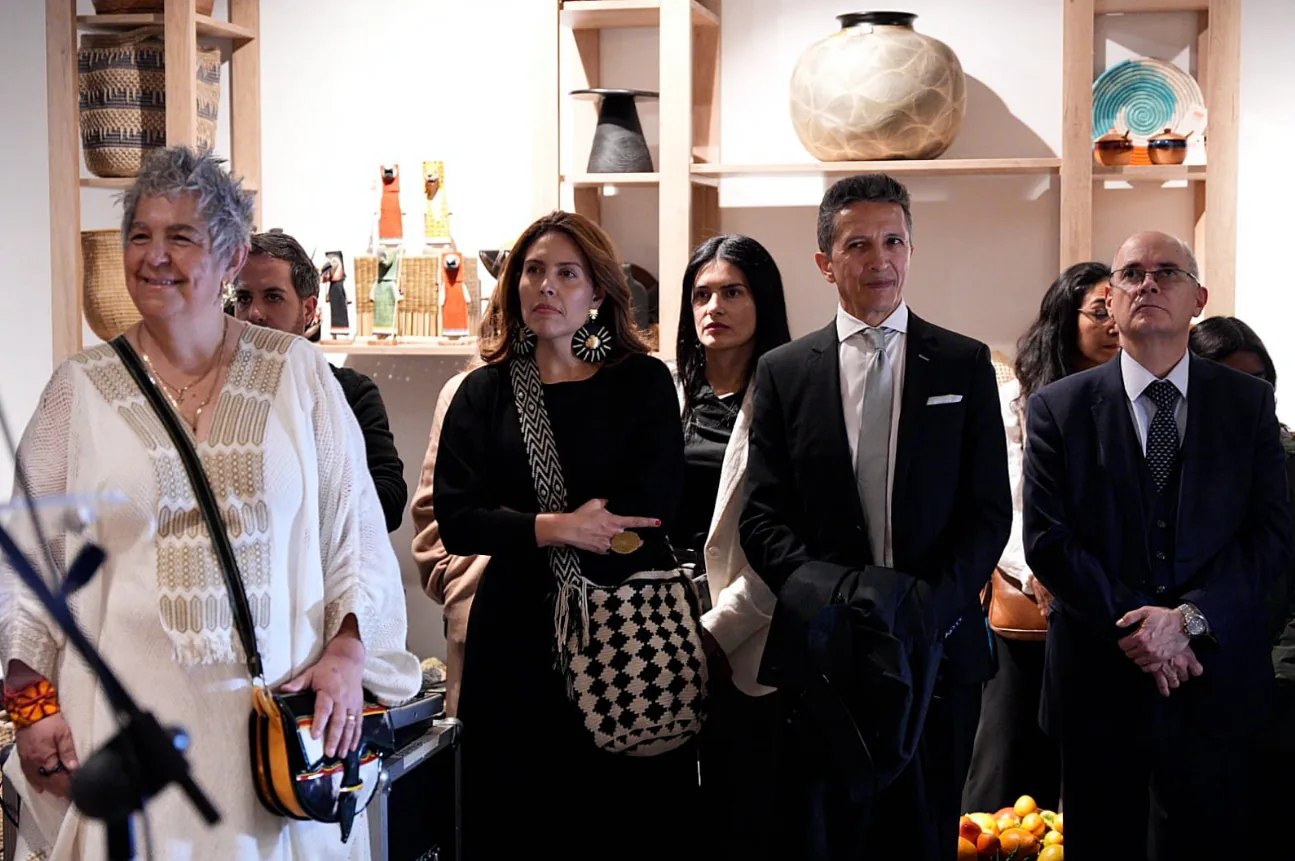 Colombia inaugura en Madrid su primera gran vitrina de arte popular: ministra instala Expoartesano 2025 con más de 80 creadores del país
