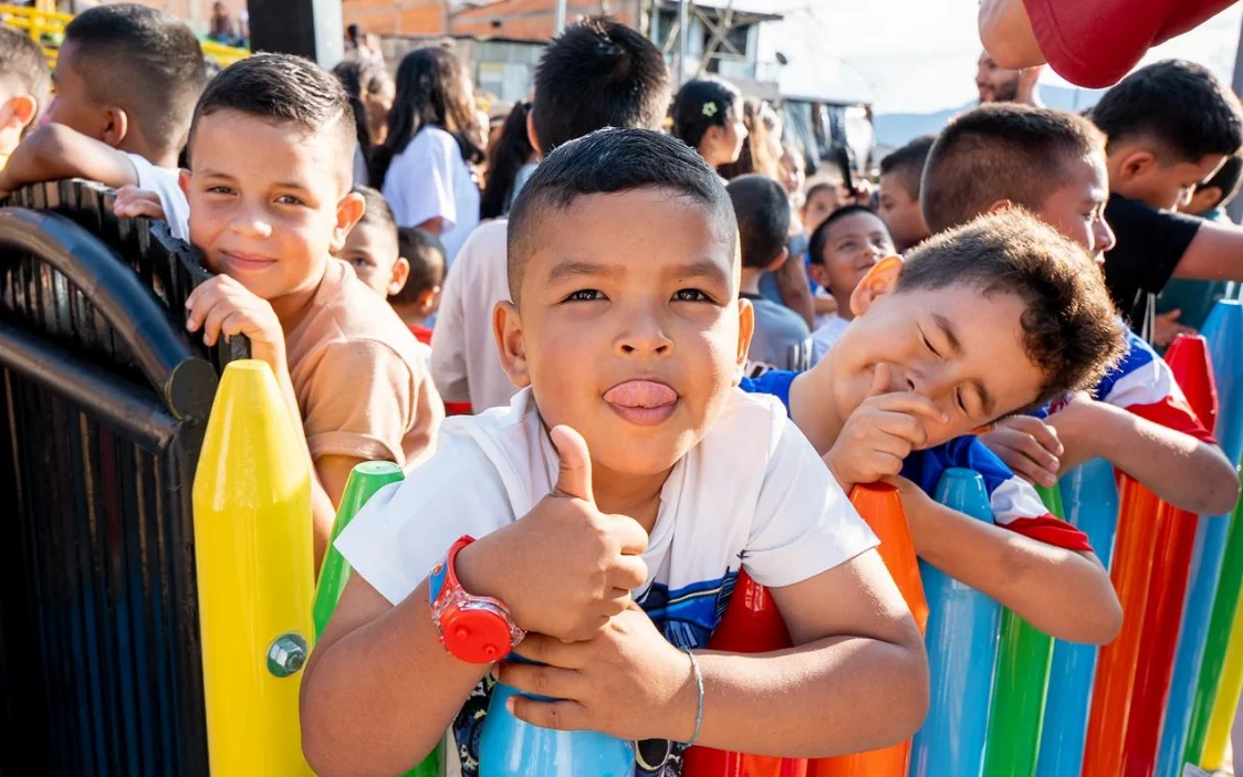 Gobernación de Juan Diego Patiño entrega modernos parques en Santuario, Apía y La Virginia