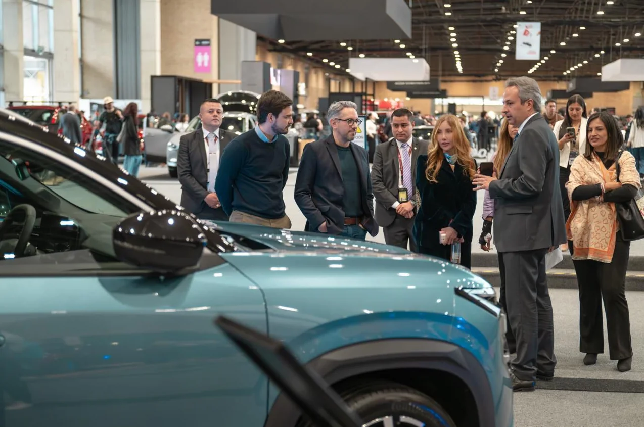 La Ministra Diana Marcela Morales Rojas asistió a la apertura del XIX Salón Internacional del Automóvil en Corferias