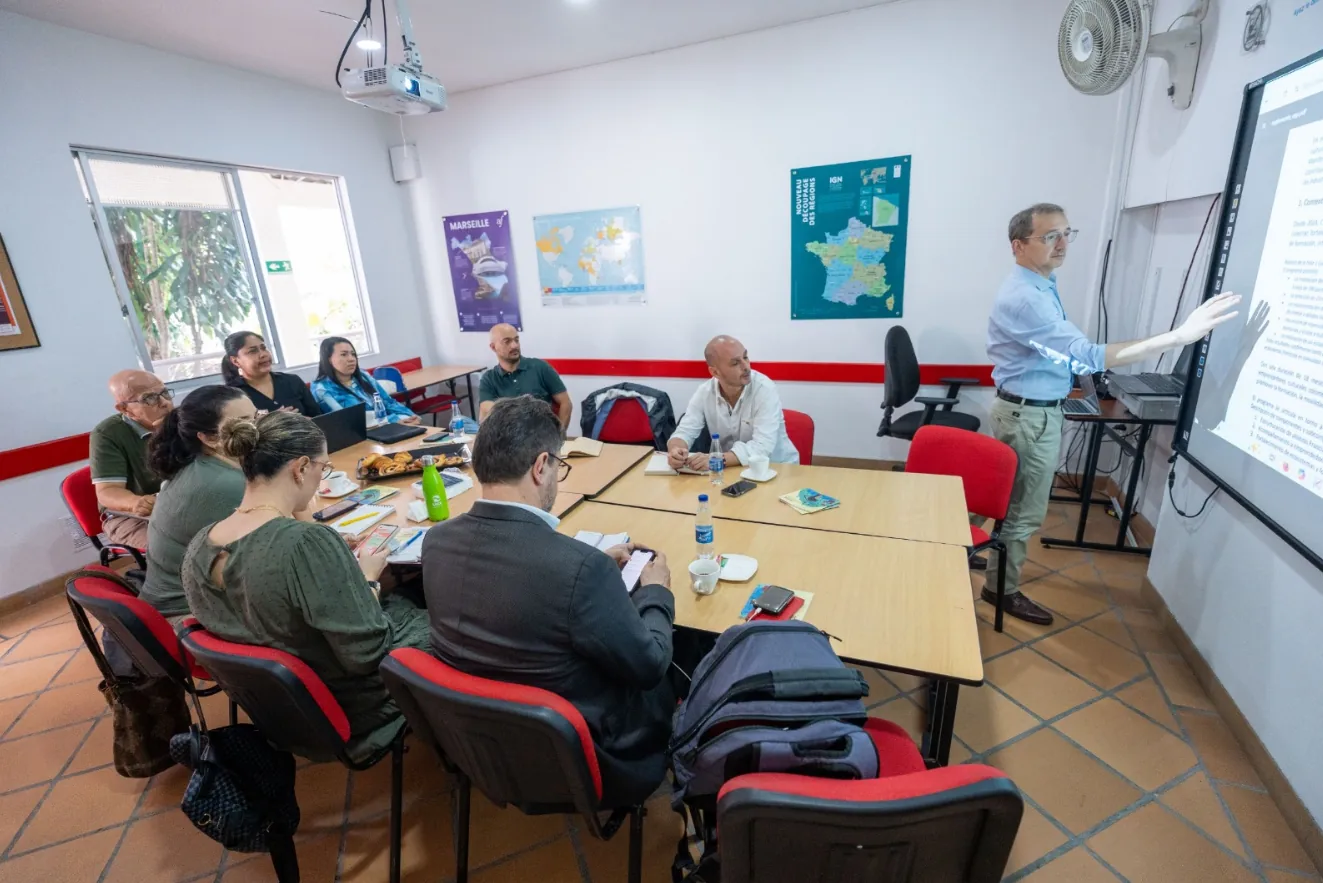 Avanza cooperación con Francia para avanzar en turismo sostenible y emprendimiento creativo y cultural