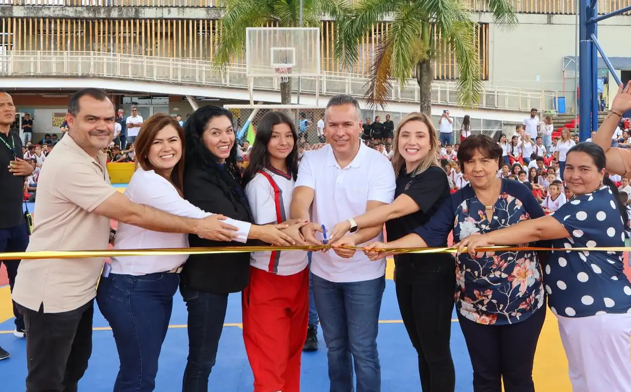 Alcaldía de Pereira entrega nueva cubierta en el colegio Diego Maya Salazar