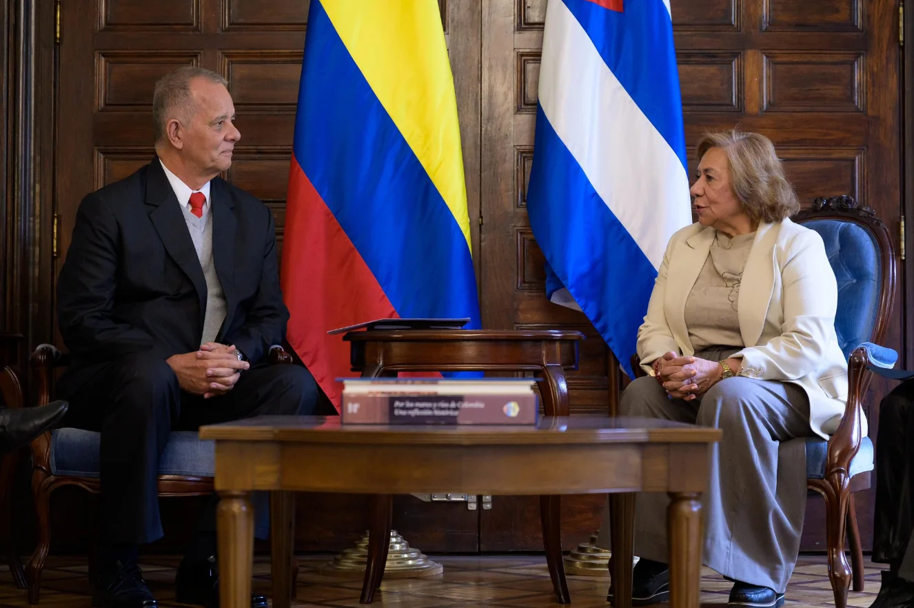 Colombia y Palestina firman acuerdo que amplía derechos laborales a familias del personal diplomático