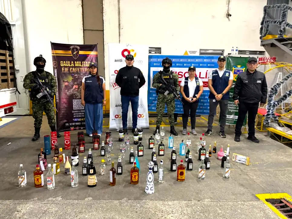 84 botellas de licor de contrabando se aprehendieron en reconocido centro comercial