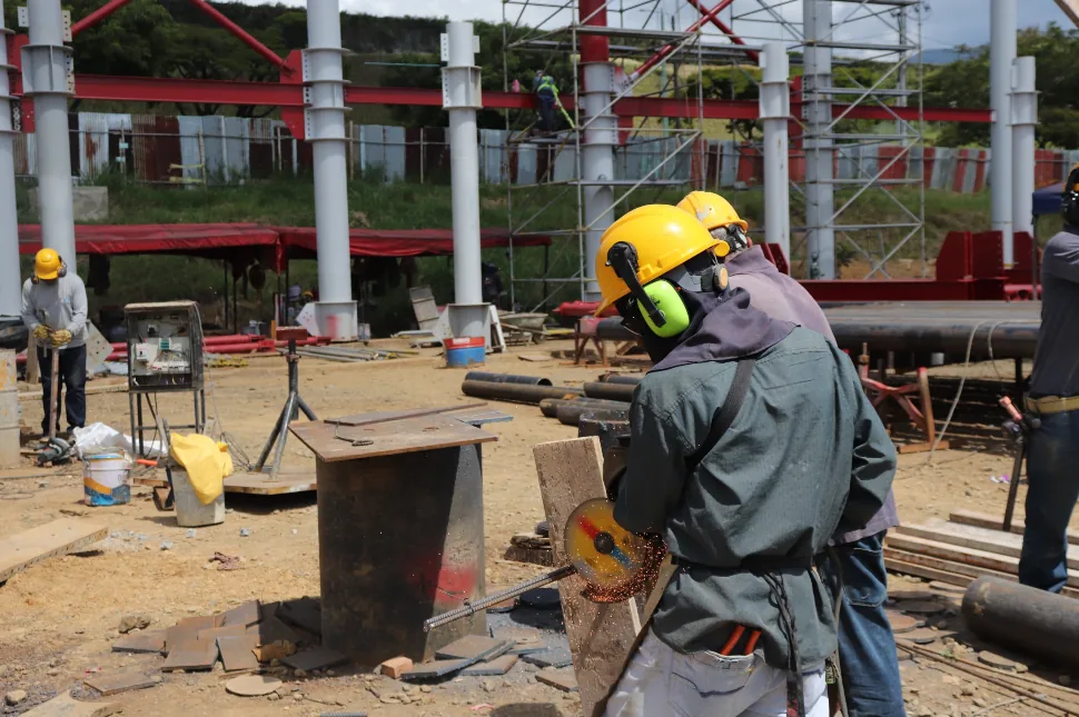 Construcción del Coliseo Multipropósito avanza con instalación de graderías y aporte a más de 170 empleos en Pereira