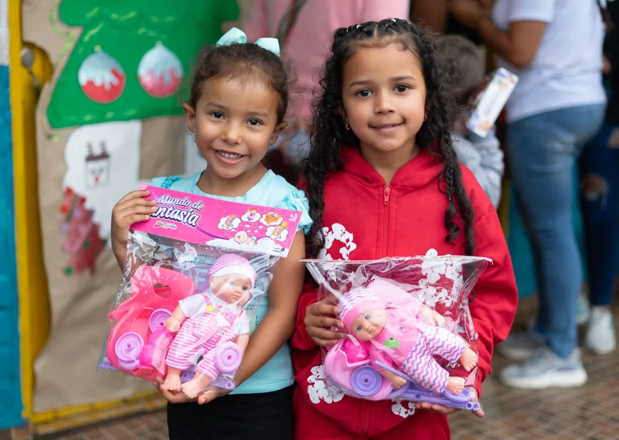 Plan Padrino llevó la Novena de Aguinaldos y buenas noticias a la vereda Plan El Manzano de La Florida