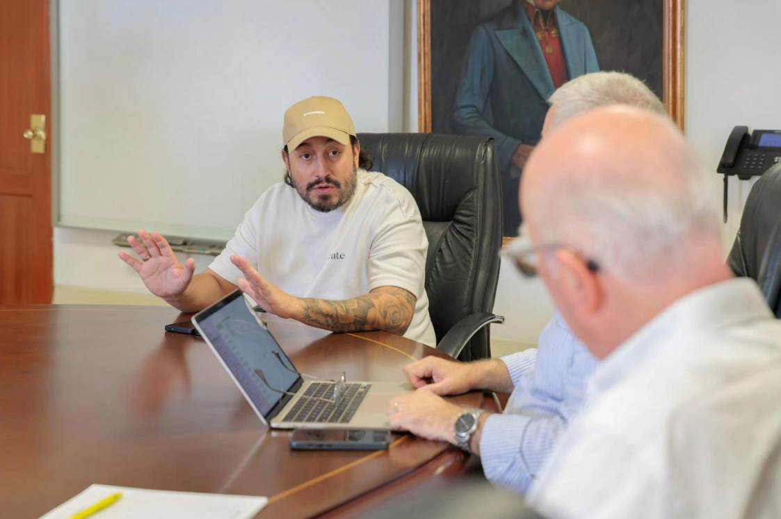 Gobernador ordena retirar reductores en el corredor Pereira–Cerritos y acuerda medidas con Vías del Samán e Invías