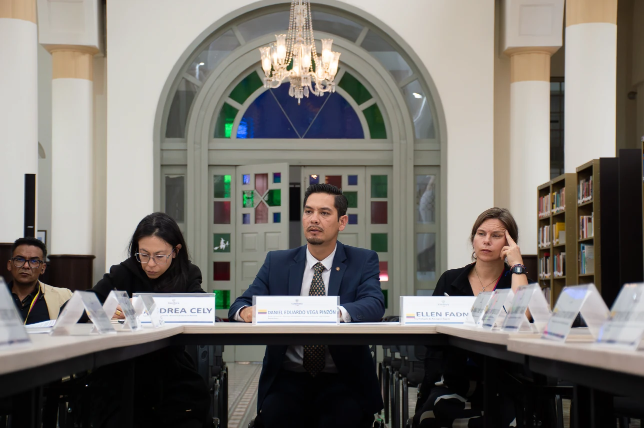 Colombia traza hoja de ruta 2026 para proteger las escuelas del conflicto armado