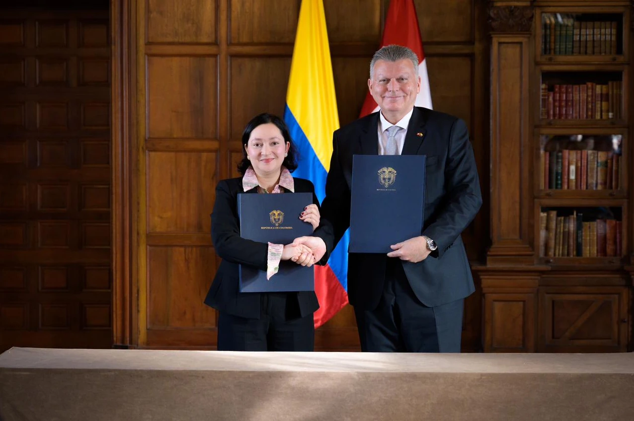 Colombia y Suiza oficializan la preservación internacional del archivo de la Comisión de la Verdad