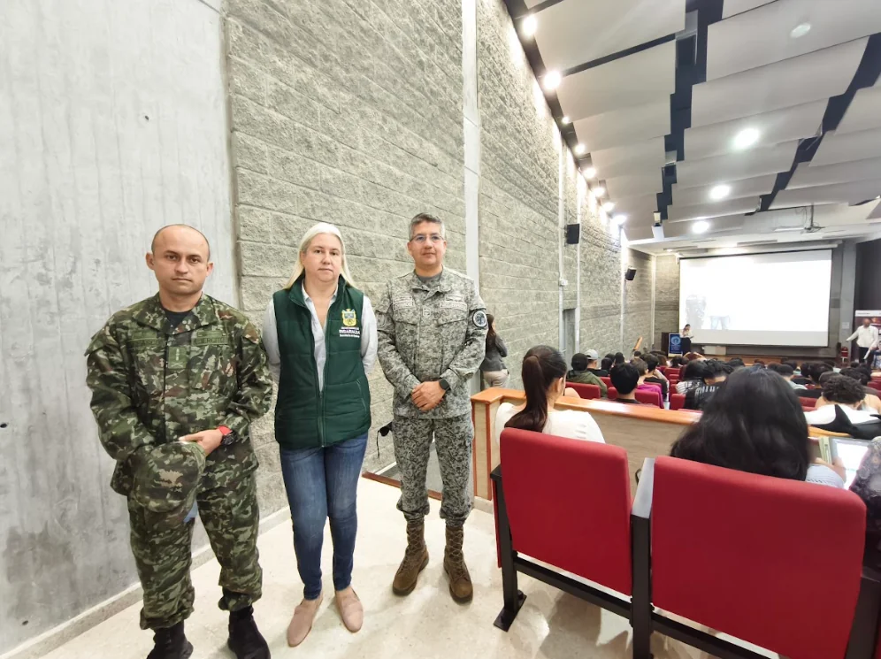 Gobernación de Risaralda avanza en prevención y orientación para jóvenes en la UTP con apoyo de la Fuerza Pública