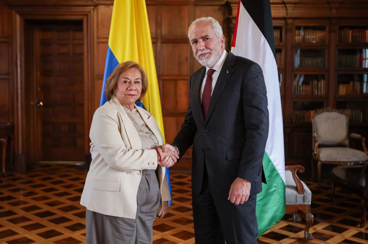 Colombia y Palestina firman acuerdo que amplía derechos laborales a familias del personal diplomático