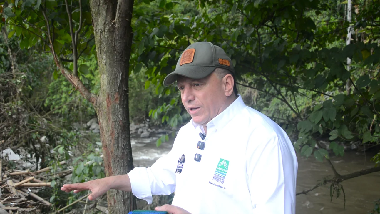 CARDER interviene punto crítico en el río Otún por disposición inadecuada de escombros