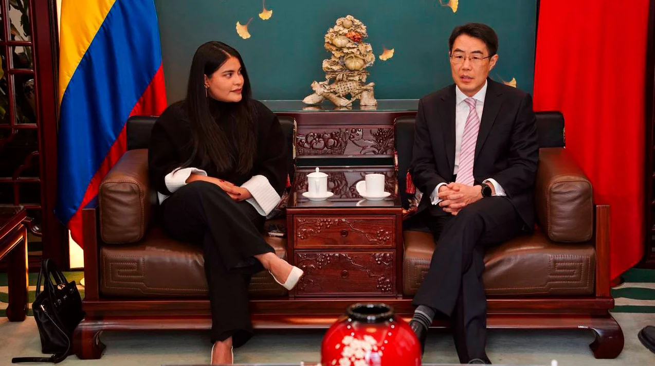 Colombia busca inversión china para desarrollar proyectos en energía, red férrea, agua y conectividad