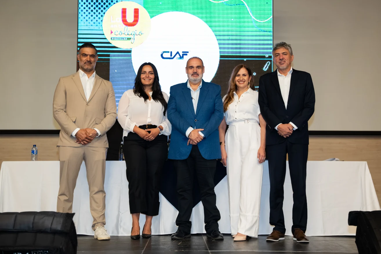 La U en Tu Colegio gradúa a 98 jóvenes de Pereira en programas técnicos profesionales