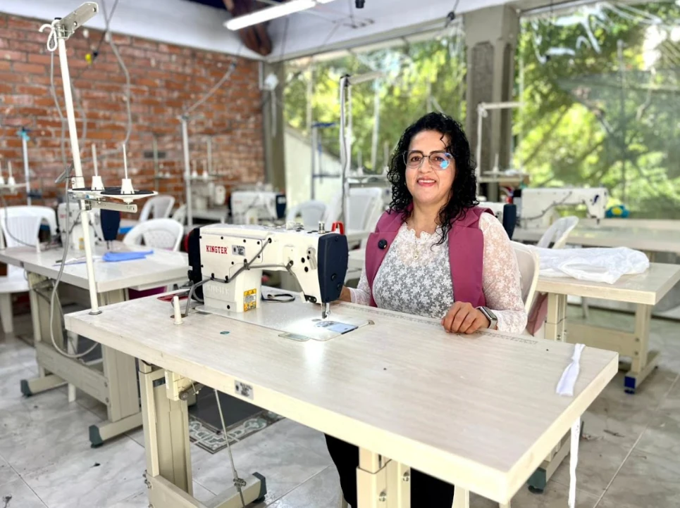 Mujeres que iniciaron su proceso formativo desde cero hoy fortalecen sus hogares y aportan al cuidado de poblaciones vulnerables